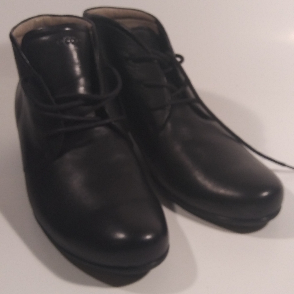 Ecco leather scultured lace up booties